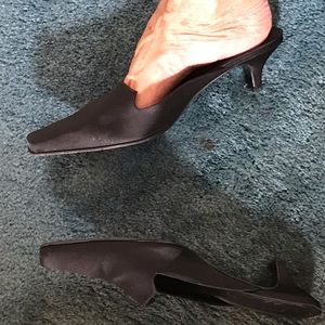 Enzo Angiolini kitten heel mules. Black fabric size 8.5.